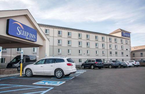 Minot Hotel | Sleep Inn & Suites Conference Center and Water Park
