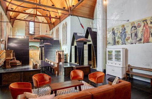 Kaaskerke House | Sleeping in a Church - Bed & Bar Tolomeus