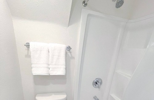 Mount Auburn Apartment | Sleepover: Marvelous 1BD/1BA + Gym - Cincinnati