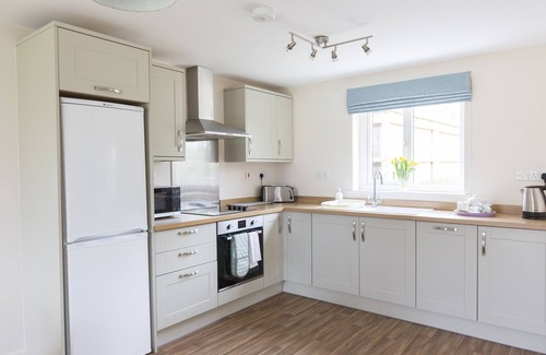 East Dereham House | Sleeps 10! Holiday Homes with Pool, Sauna & Gym, in scenic Norfolk Countryside!