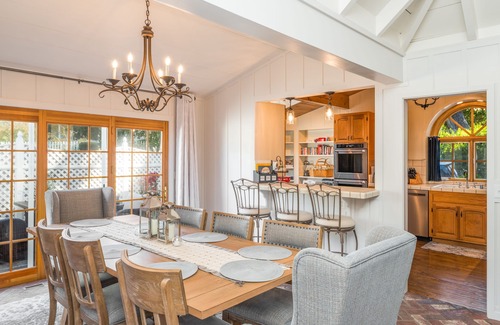Northwest Carmel Cottage | Sleeps 10 with 3 full bathrooms -Carmel, Peace of Heaven Family Vacation Home