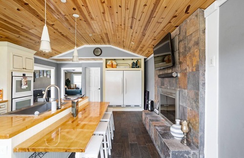 Westfield House | Sleeps 12+/Batting Cage/Theater!