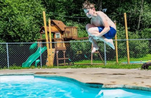 Reeders House | Sleeps 14 Pool Hot Tub Sauna Pickleball Arcade