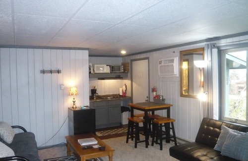 Bellaire Apartment | Sleeps 2-6 Adults (1-3 cpls.)