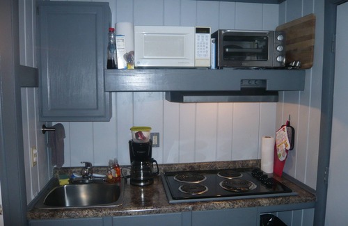 Bellaire Apartment | Sleeps 2-6 Adults (1-3 cpls.)