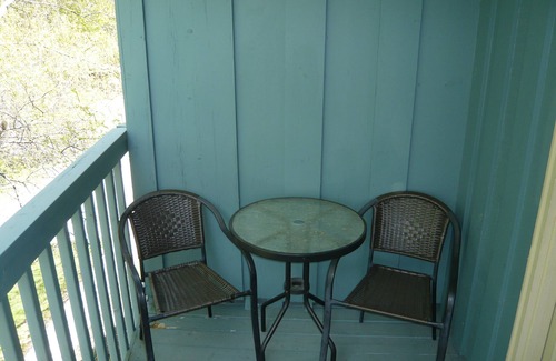 Bellaire Apartment | Sleeps 2-6 Adults (1-3 cpls.)