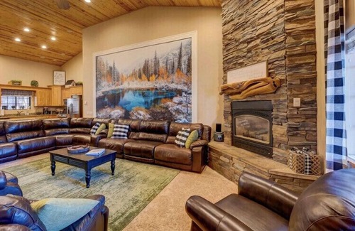 Pinetop House | Sleeps 30+