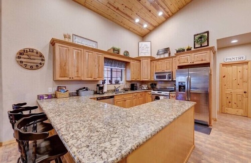 Pinetop House | Sleeps 30+