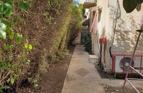 Kiryat Bialik Apartment | Sleeps 8-Cozy and Spacious Ground Floor, 2 apts connected. 4 bedrooms, 3 baths