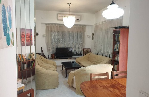 Kiryat Bialik Apartment | Sleeps 8-Cozy and Spacious Ground Floor, 2 apts connected. 4 bedrooms, 3 baths