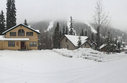 Sunburst Estates Ski Chalet | Sleepy Hollows Chalet Lower (at Sun Peaks Resort)