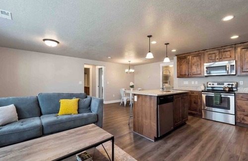Vineyard Apartment | Sleepy Ridge Apt, Self Check-In, Parking