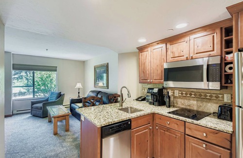 Peak 9 Apartment | Slope-side Studio, Peak 9, Dog Friendly, Kitchen