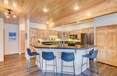 Old Town House | Slopeside Luxury Condo 97 A I Hot Tub I Great Views I Best Price I Discounted Attractions