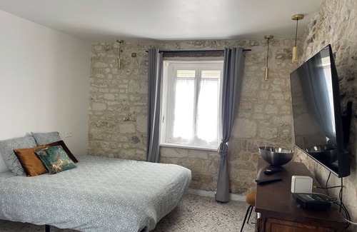 Rémy House | Small 2-room house in an old stone farmhouse. 1 h from Paris.