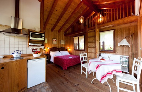 Ea Apartment | Small cottage with pool near the sea