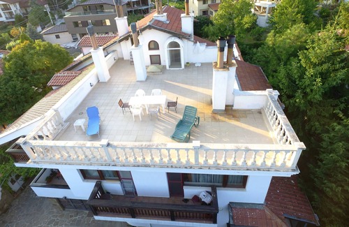 Trakata Villa | Small guest house with a pool 5 min from the beach!