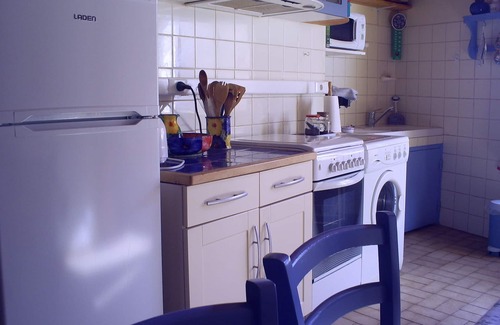 Theze House | Small house in center of Theze, with supurb views of the Durance river valley,