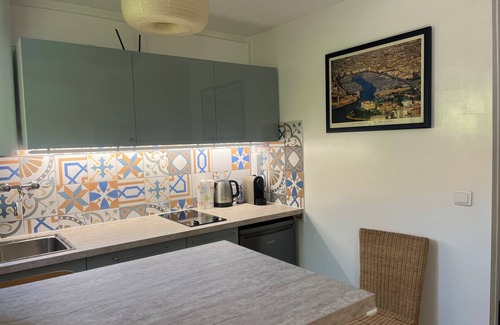 Sainte-Anne House | Small house in quiet, shady garden close to beaches and stadium