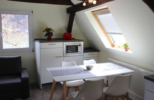 Neuendorf Apartment | Small loft in the attic - direct view of the Rhine
