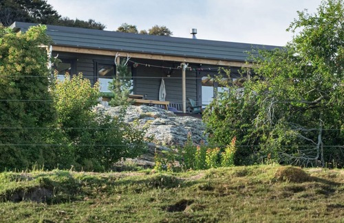 Otago Cottage | Small off-grid family bach with all the basics for a relaxing but memorable stay