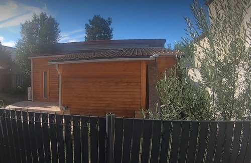 Bouffemont Ski Chalet | Small outbuilding in leafy setting close to Paris and Chantilly.