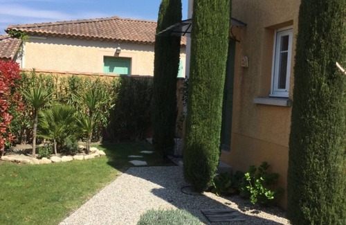 Loriol-du-Comtat House | Small provencal country house in quiet residence
