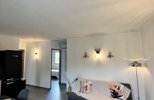 Ghisonaccia House | Small quiet residence near the sea