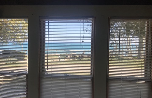 Applegate Cottage | Small Space with BIG Lake View