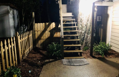 Jayess Apartment | Small Treehouse out in the country