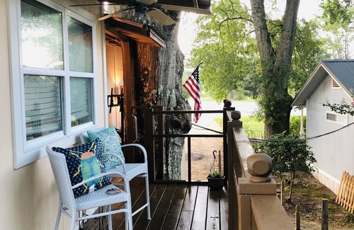 Jayess Apartment | Small Treehouse out in the country