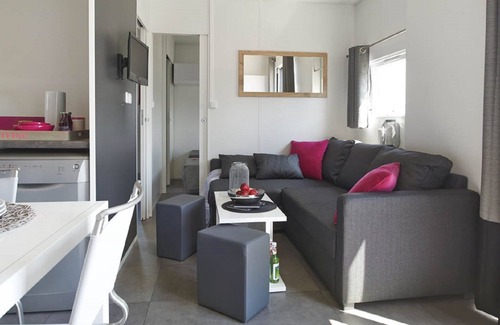 Wackersdorf House | Smart mobile home on the lake with whirlpool (WA102)