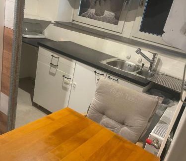 Pratteln House | Smart Stay Budget Room