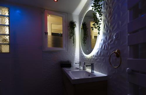 Lemasson Apartment | SMILE HÔME-Nid Panoramique VUE WOW ! SPAdéco - LoungeZEN - Terrasse ensoleillée - arrivée autonome - Netflix - emplacement idéal - Lumineux - rénové à neuf - Wifi Fibre -