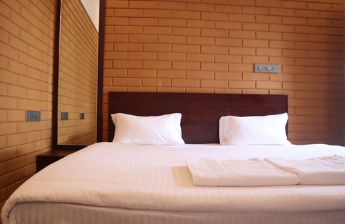 Tumkur Hotel | Smilestay Shree Jayaganga Arcade