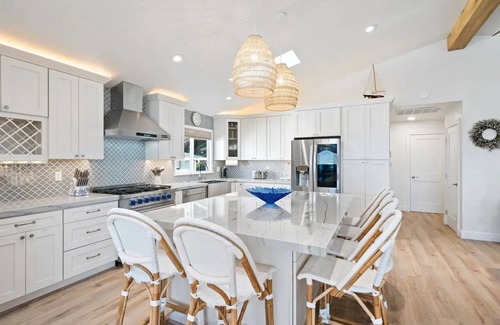 Clearlake House | Smiling Otter Retreat! Large Lakefront Luxury House.Pool.Spa.Game Room.Pets
