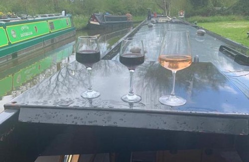 Little Witcombe Boat Rental | Smoke (Rowington Narrowboats)