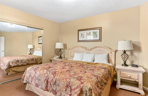 Pigeon Forge Resort | Smoky Mountain. Getaway! 2 Stylish Units, Kitchen, Pool