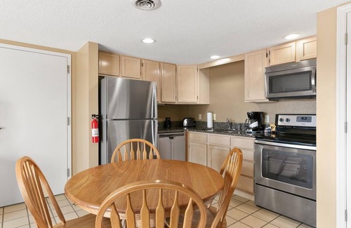 Pigeon Forge Resort | Smoky Mountain. Getaway! 2 Stylish Units, Kitchen, Pool