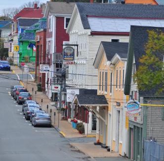 Lunenburg Waterfront Hotel | Smugglers Cove Inn