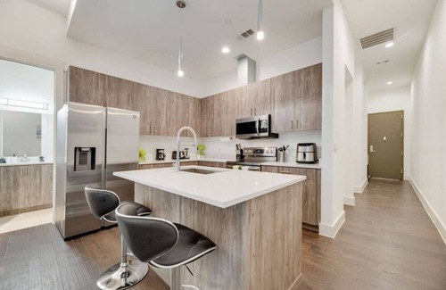 Cedars Apartment | Snazzy loft style 2BR | Gym | Parking | Workspace