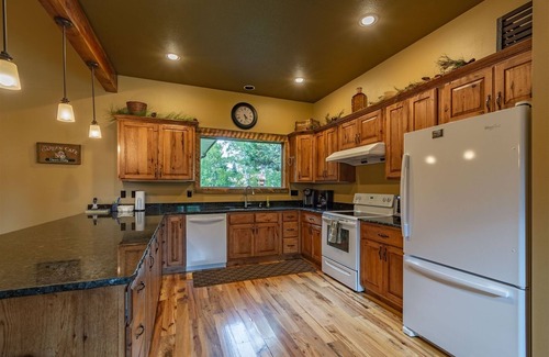 Lazy Acres House | Snow Creek Lodge - Roam Property Management