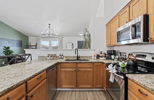 Ogden House | SnowBasin, Breakfast, Pets, Massage, BBQ, 30+