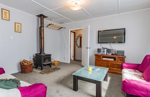 Raetihi House | Snowbound Cottage - Raetihi Holiday Home