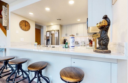 Mammoth Lakes Condo | Snowcreek V 890 Pet-Friendly, Private Washer Dryer, Mountain Views by RedAwning