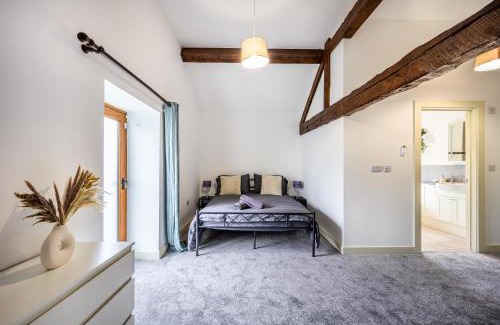 Wollerton House | SNOWDROP BARN - Located in Shropshire, great stay for friends & families with a hot tub