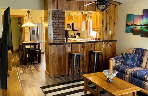 Hurley House | Snowmobiles, Skiing, ABR Amazing 2-bedroom house with WiFi in Hurley, Mercer