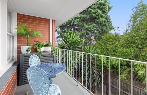 Essendon Apartment | Snug 1-Bed Unit near Essendon Football Grounds
