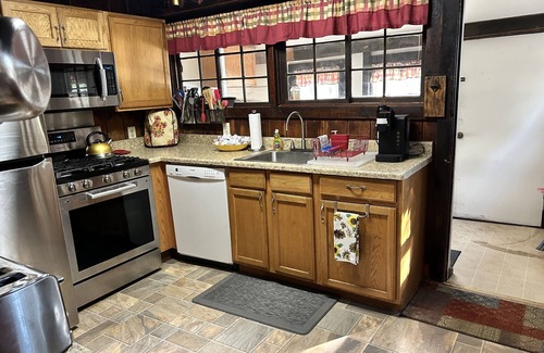 Lake Luzerne House | Snuggle up in the woods, 7 miles to Lake George,NY