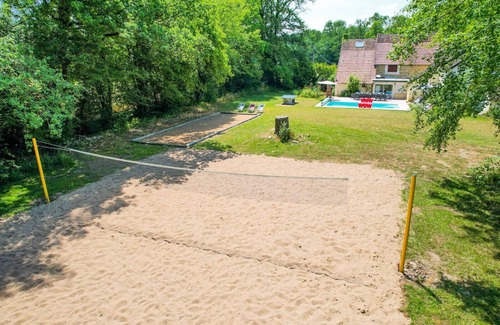 La Celle-sur-Loire Villa | So Villa Margotterie (58) - Heated pool - Volleyball - 2h Paris - 24p.